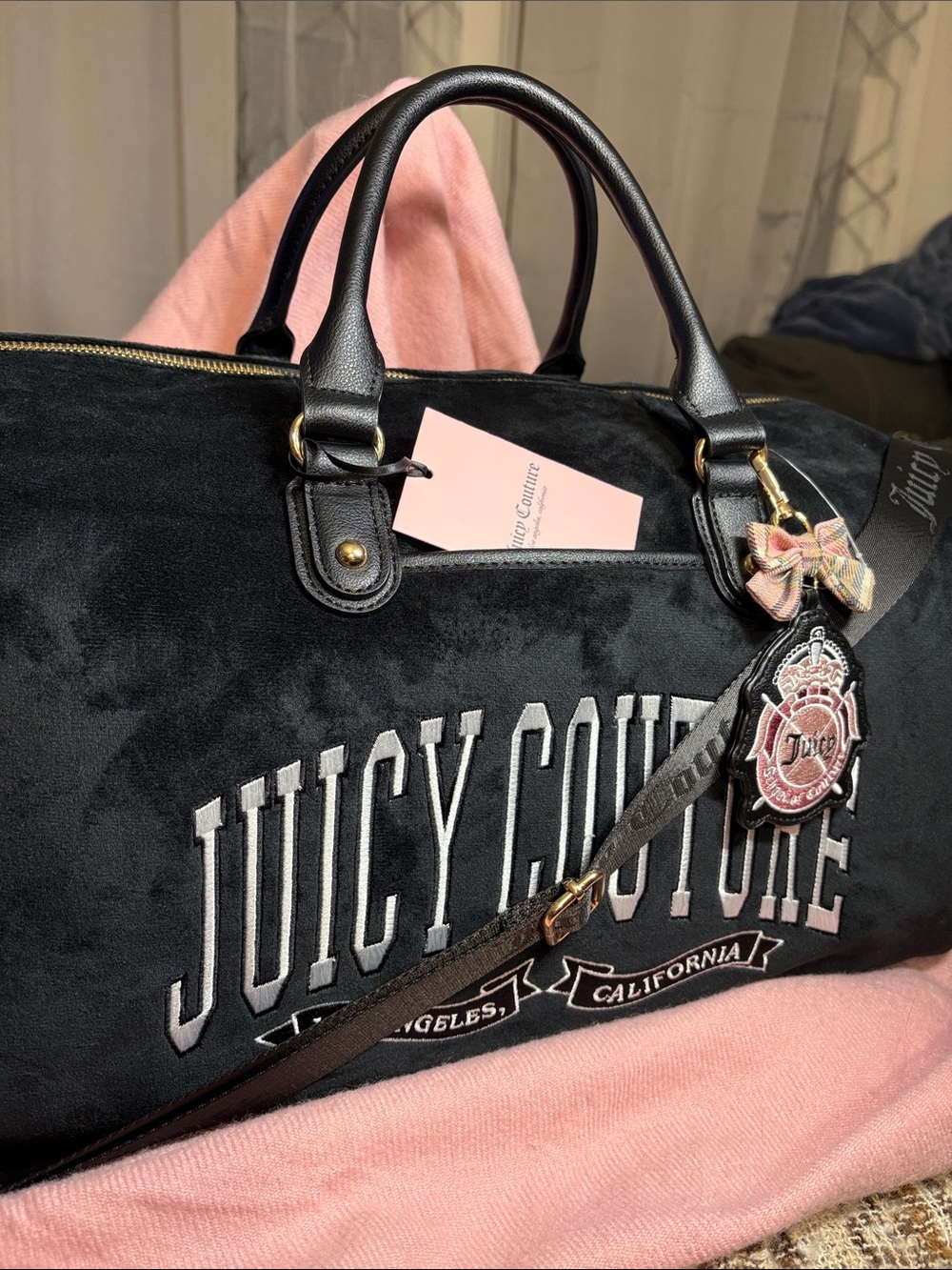 NWT Juicy Couture Black Velvet Weekender Boston Bag Adjustable Strap 19x10 - Picture 4 of 16